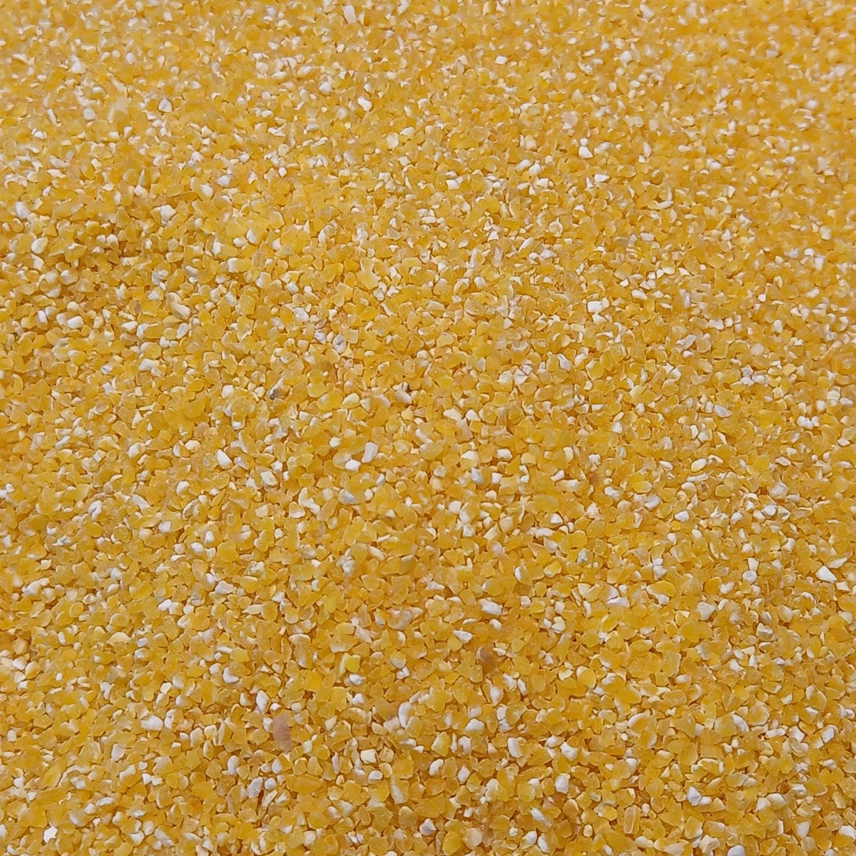 Cracked corn 15kg bags - golden kibbled grit for chickens and poultry